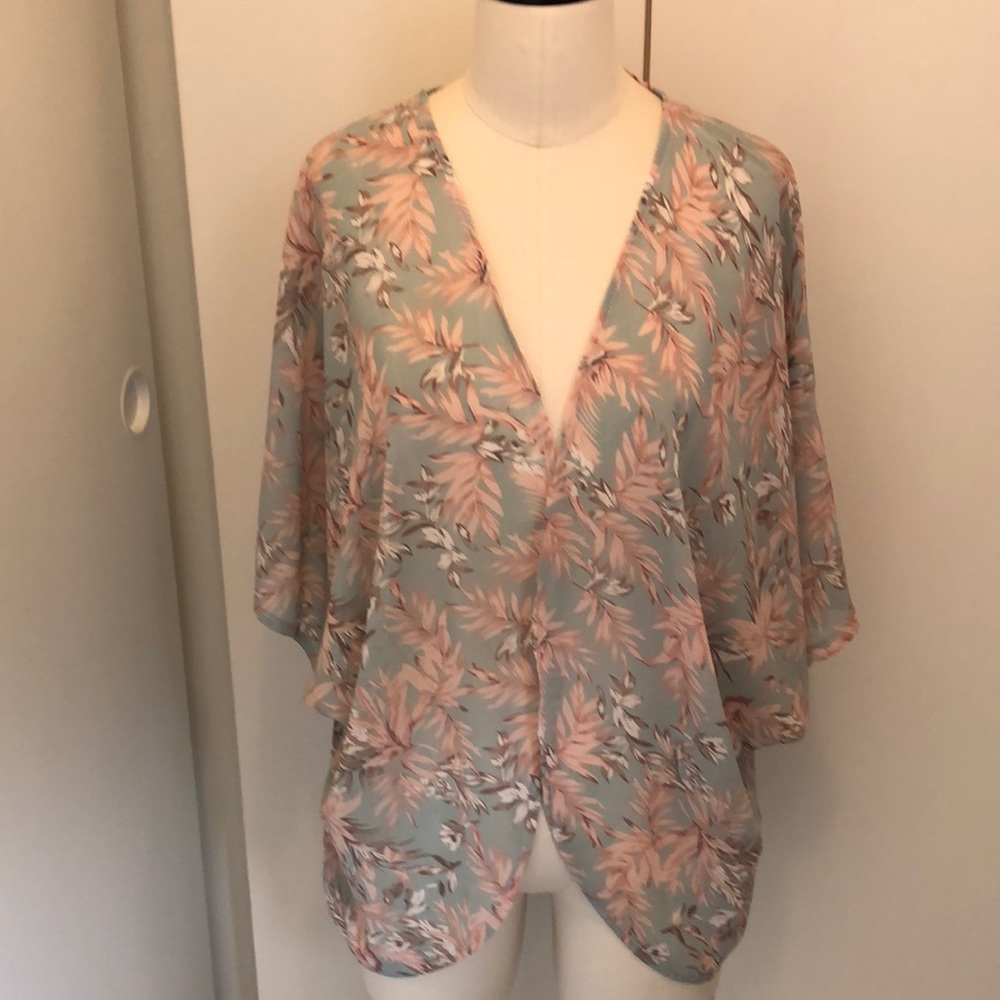 NEW WITH TAGS! Beautiful Pastel Floral Sheer Print Open Front Kimono
